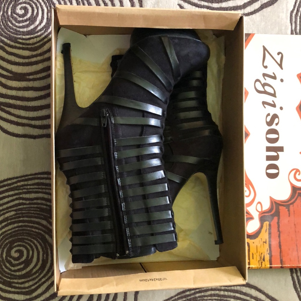 Black Harmony Boots
